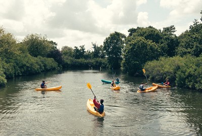 Almaån bjuder på blandat paddling. Turen startar i Finjasjön strax utanför Hässleholm
