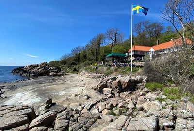 Ransvik består av 2 klippor med några få leder i svårighetsgraderna 3-7